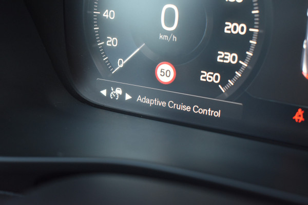 Volvo XC40 T4 211PK Plug-in hybrid Plus Dark | ACC | 360 Camera | Elektr. stoel | Getint glas | Stuurverwarming