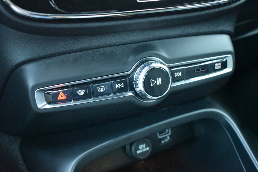 Volvo XC40 T4 211PK Plug-in hybrid Plus Dark | ACC | 360 Camera | Elektr. stoel | Getint glas | Stuurverwarming