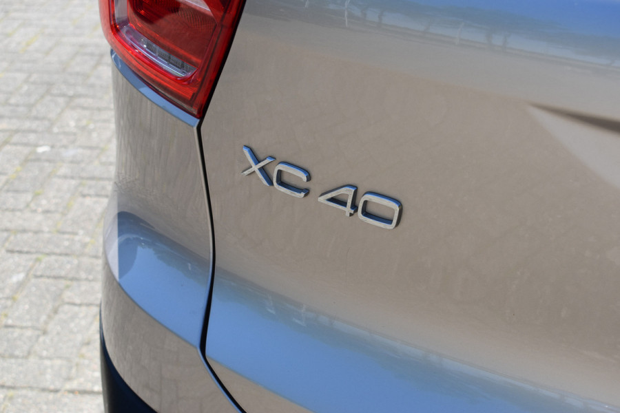 Volvo XC40 T5 262 PK Plug-in hybrid Ultimate Bright | Leder | Panodak | ACC | 360 camera | Stoelverwarming | H&K