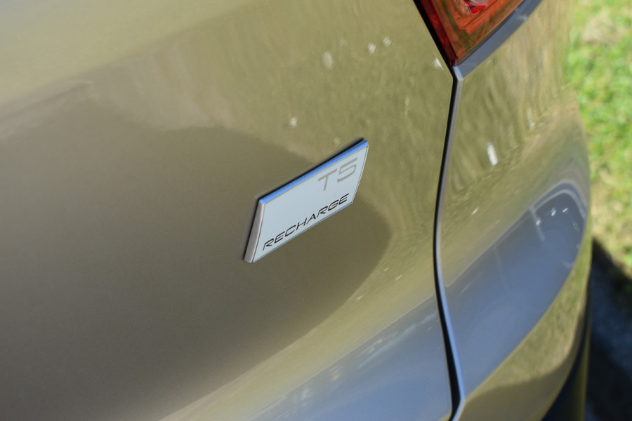 Volvo XC40 T5 262 PK Plug-in hybrid Ultimate Bright | Leder | Panodak | ACC | 360 camera | Stoelverwarming | H&K