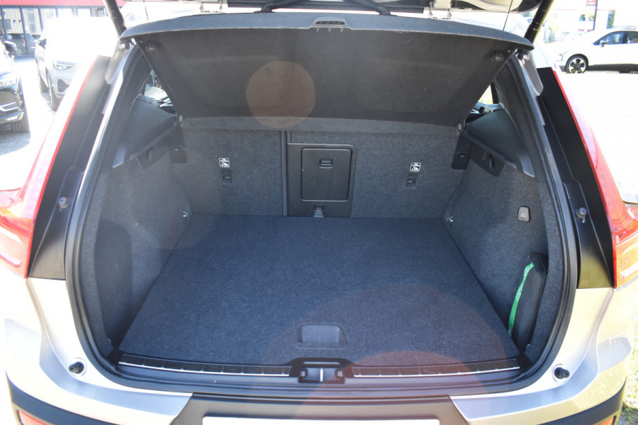 Volvo XC40 T5 262 PK Plug-in hybrid Ultimate Bright | Leder | Panodak | ACC | 360 camera | Stoelverwarming | H&K