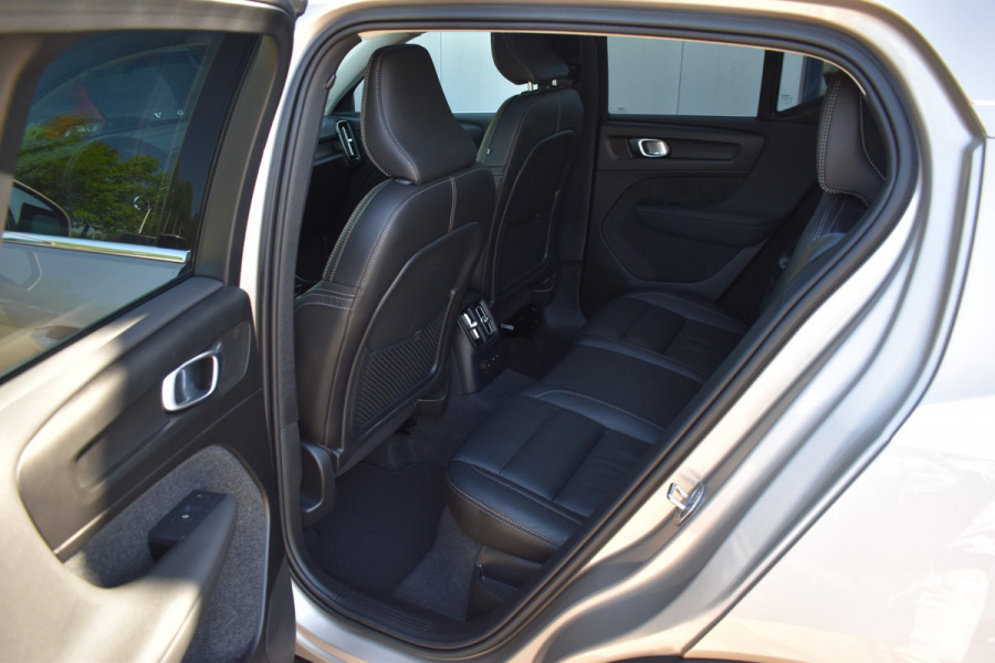 Volvo XC40 T5 262 PK Plug-in hybrid Ultimate Bright | Leder | Panodak | ACC | 360 camera | Stoelverwarming | H&K