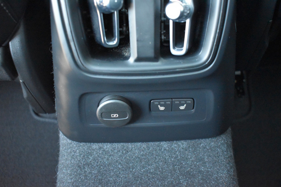 Volvo XC40 T5 262 PK Plug-in hybrid Ultimate Bright | Leder | Panodak | ACC | 360 camera | Stoelverwarming | H&K