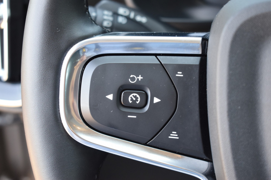 Volvo XC40 T5 262 PK Plug-in hybrid Ultimate Bright | Leder | Panodak | ACC | 360 camera | Stoelverwarming | H&K