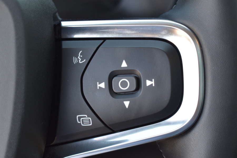 Volvo XC40 T5 262 PK Plug-in hybrid Ultimate Bright | Leder | Panodak | ACC | 360 camera | Stoelverwarming | H&K