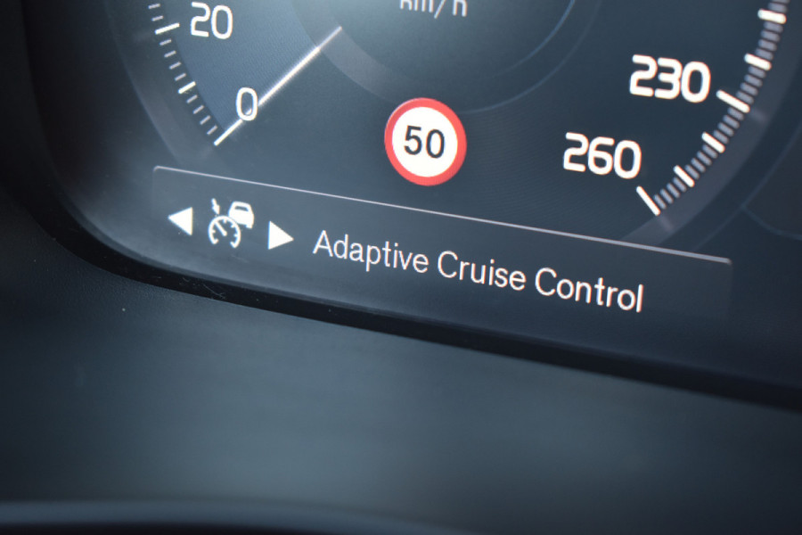 Volvo XC40 T5 262 PK Plug-in hybrid Ultimate Bright | Leder | Panodak | ACC | 360 camera | Stoelverwarming | H&K