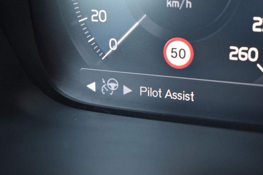 Volvo XC40 T5 262 PK Plug-in hybrid Ultimate Bright | Leder | Panodak | ACC | 360 camera | Stoelverwarming | H&K