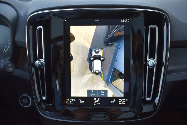Volvo XC40 T5 262 PK Plug-in hybrid Ultimate Bright | Leder | Panodak | ACC | 360 camera | Stoelverwarming | H&K