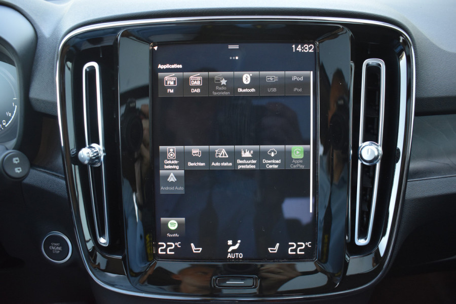 Volvo XC40 T5 262 PK Plug-in hybrid Ultimate Bright | Leder | Panodak | ACC | 360 camera | Stoelverwarming | H&K
