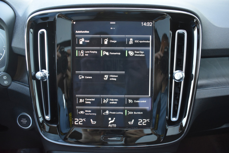 Volvo XC40 T5 262 PK Plug-in hybrid Ultimate Bright | Leder | Panodak | ACC | 360 camera | Stoelverwarming | H&K
