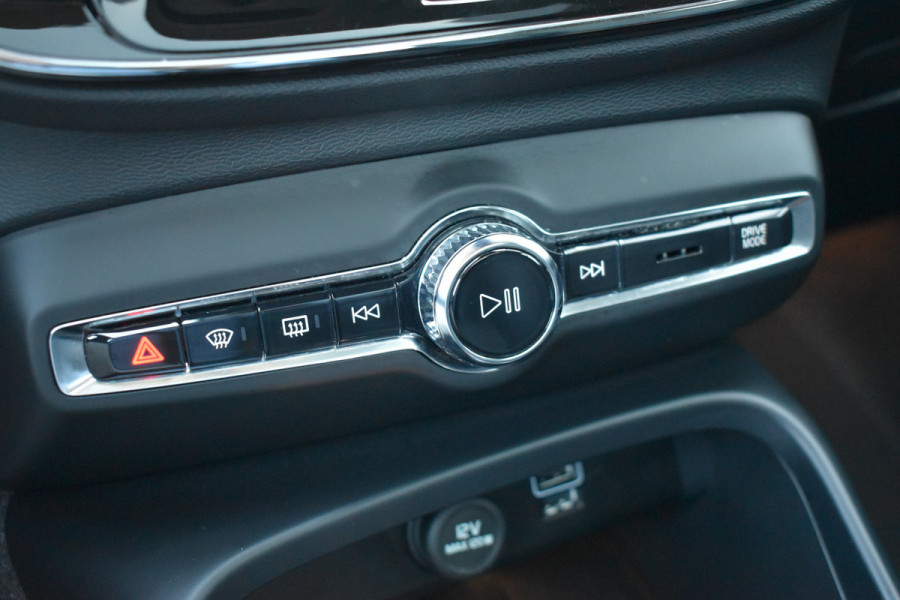 Volvo XC40 T5 262 PK Plug-in hybrid Ultimate Bright | Leder | Panodak | ACC | 360 camera | Stoelverwarming | H&K