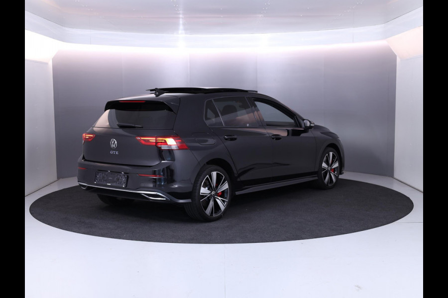 Volkswagen Golf 1.4 eHybrid GTE 245 pk Automaat (DSG) | Navigatie | Panoramadak | Parkeersensoren | Autom. airco (3 zones) | LED koplampen |