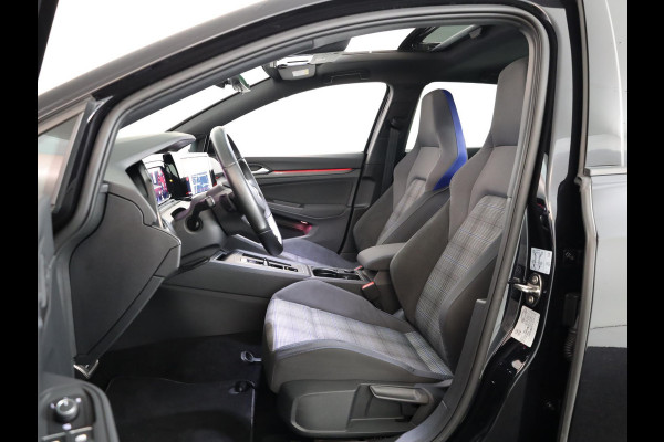 Volkswagen Golf 1.4 eHybrid GTE 245 pk Automaat (DSG) | Navigatie | Panoramadak | Parkeersensoren | Autom. airco (3 zones) | LED koplampen |