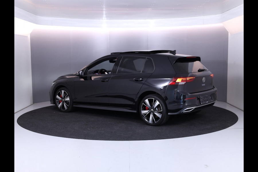 Volkswagen Golf 1.4 eHybrid GTE 245 pk Automaat (DSG) | Navigatie | Panoramadak | Parkeersensoren | Autom. airco (3 zones) | LED koplampen |