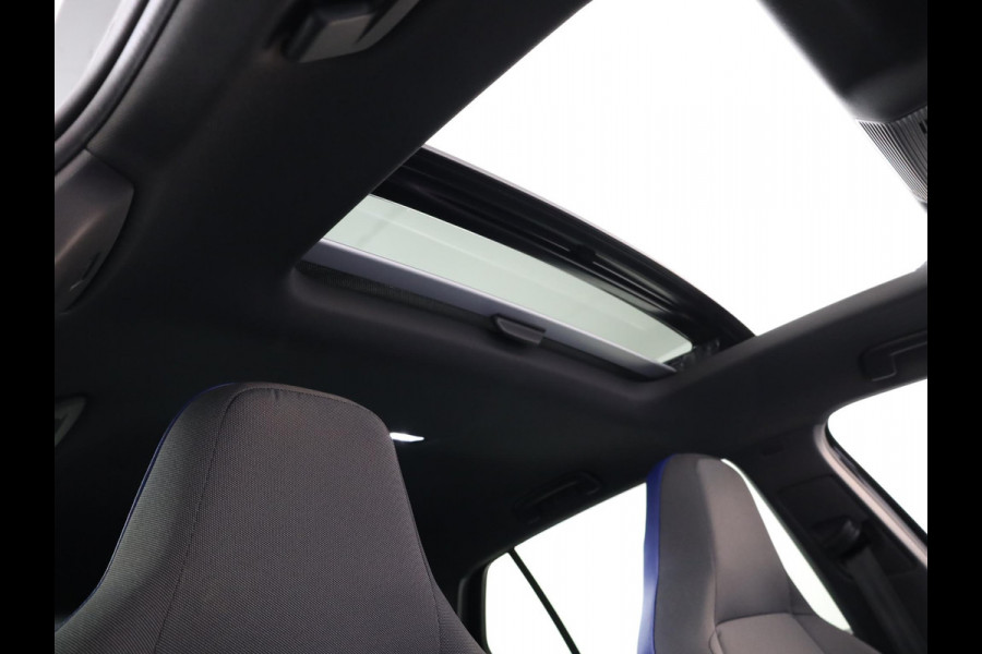 Volkswagen Golf 1.4 eHybrid GTE 245 pk Automaat (DSG) | Navigatie | Panoramadak | Parkeersensoren | Autom. airco (3 zones) | LED koplampen |
