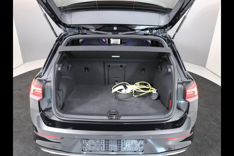 Volkswagen Golf 1.4 eHybrid GTE 245 pk Automaat (DSG) | Navigatie | Panoramadak | Parkeersensoren | Autom. airco (3 zones) | LED koplampen |