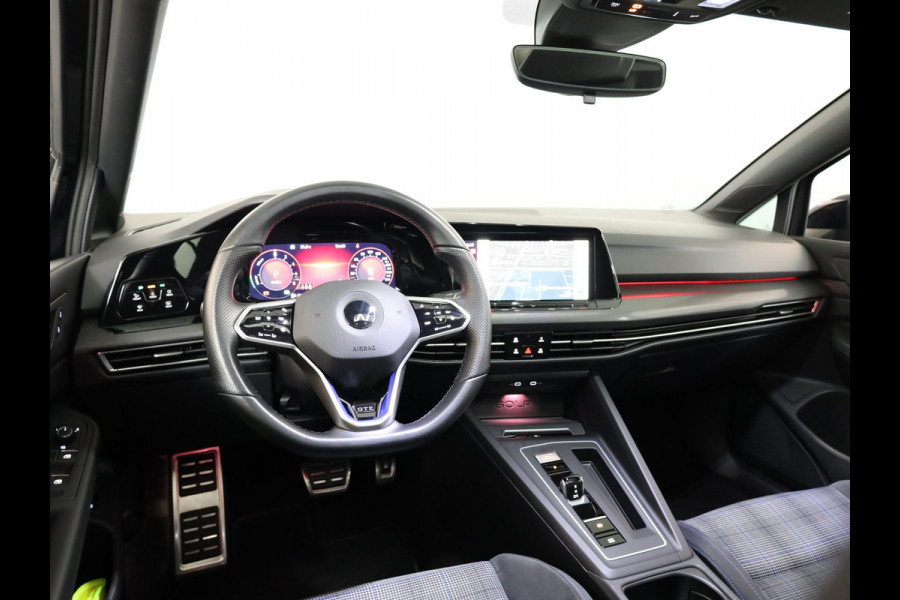 Volkswagen Golf 1.4 eHybrid GTE 245 pk Automaat (DSG) | Navigatie | Panoramadak | Parkeersensoren | Autom. airco (3 zones) | LED koplampen |