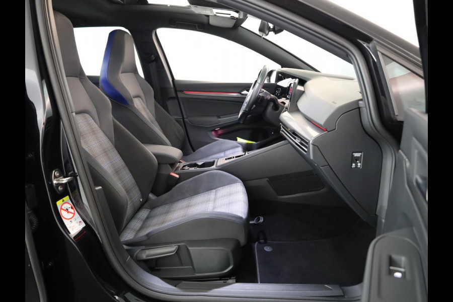 Volkswagen Golf 1.4 eHybrid GTE 245 pk Automaat (DSG) | Navigatie | Panoramadak | Parkeersensoren | Autom. airco (3 zones) | LED koplampen |