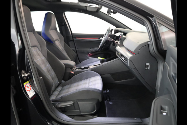 Volkswagen Golf 1.4 eHybrid GTE 245 pk Automaat (DSG) | Navigatie | Panoramadak | Parkeersensoren | Autom. airco (3 zones) | LED koplampen |