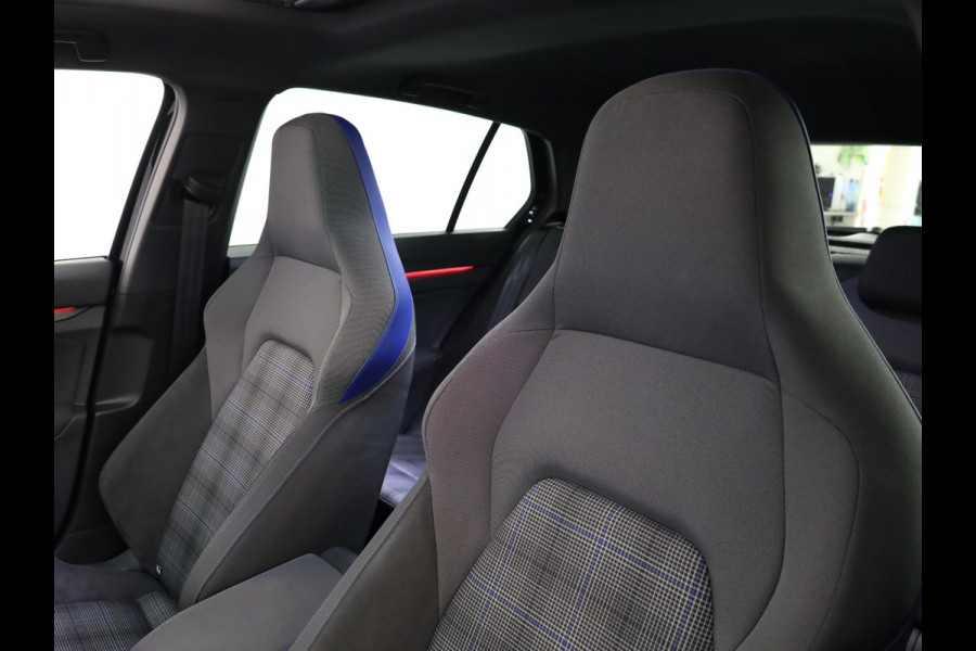 Volkswagen Golf 1.4 eHybrid GTE 245 pk Automaat (DSG) | Navigatie | Panoramadak | Parkeersensoren | Autom. airco (3 zones) | LED koplampen |
