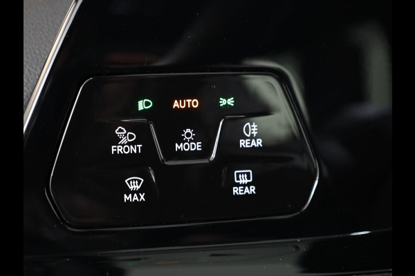 Volkswagen Golf 1.4 eHybrid GTE 245 pk Automaat (DSG) | Navigatie | Panoramadak | Parkeersensoren | Autom. airco (3 zones) | LED koplampen |