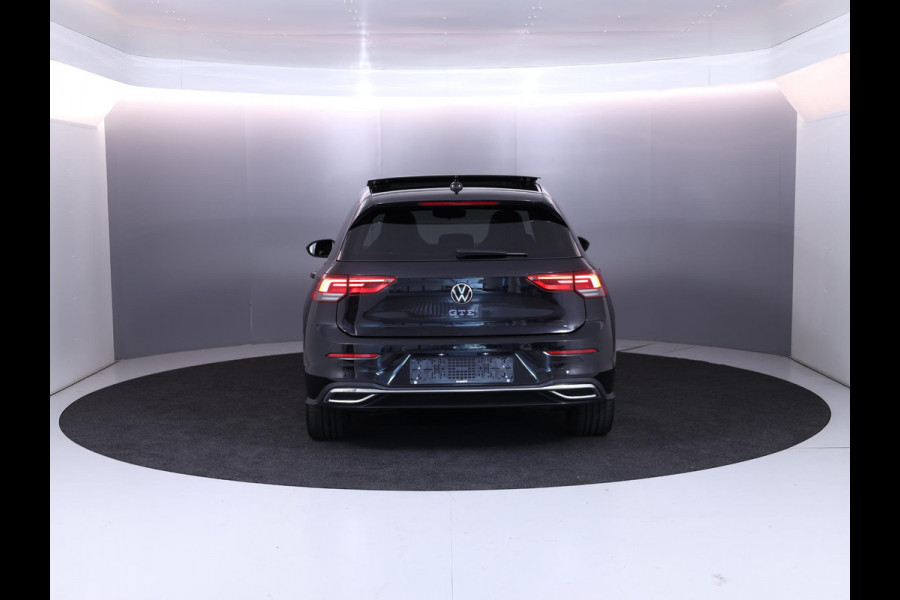Volkswagen Golf 1.4 eHybrid GTE 245 pk Automaat (DSG) | Navigatie | Panoramadak | Parkeersensoren | Autom. airco (3 zones) | LED koplampen |