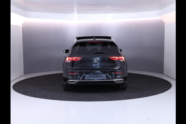 Volkswagen Golf 1.4 eHybrid GTE 245 pk Automaat (DSG) | Navigatie | Panoramadak | Parkeersensoren | Autom. airco (3 zones) | LED koplampen |