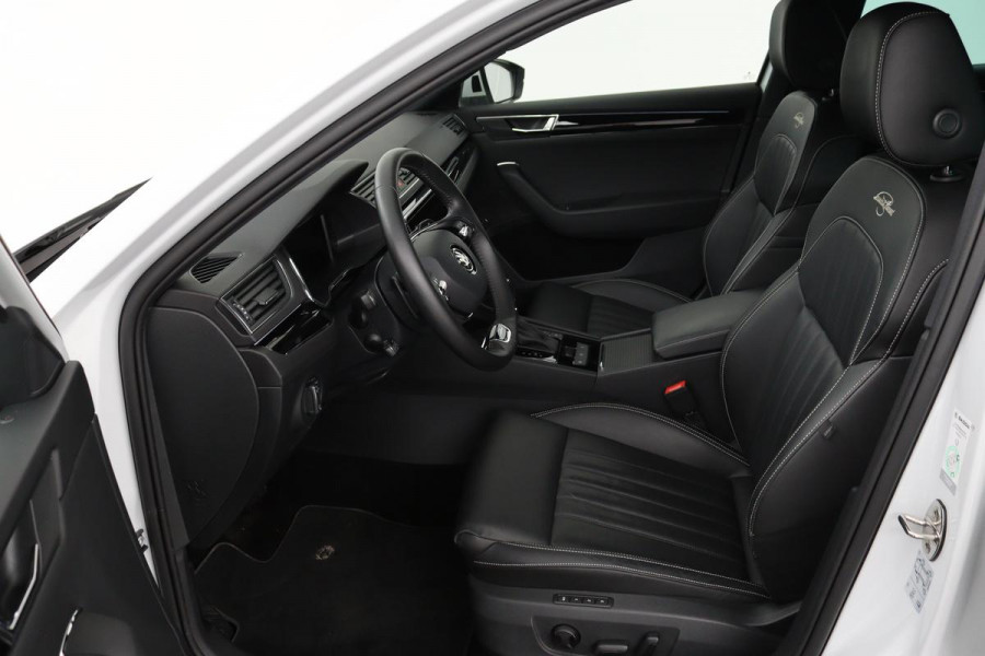 Škoda Superb 1.4 TSI iV Laurin & Klement | Standkachel | Trekhaak | Adaptive cruise | Leder | Sfeerverlichting | Stoel & stuurverwarming | Camera | Carplay | Virtual Cockpit | Achterbankverwarming | PHEV