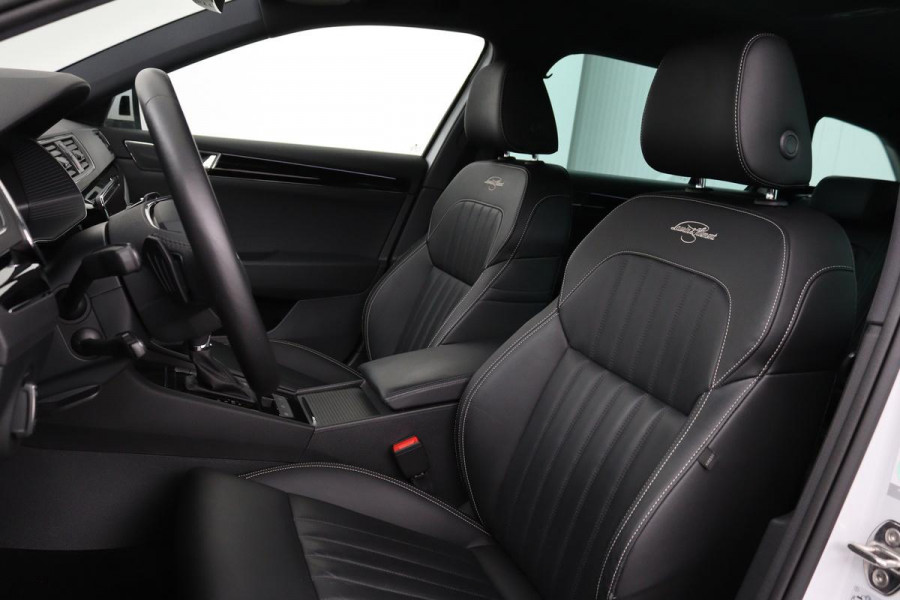 Škoda Superb 1.4 TSI iV Laurin & Klement | Standkachel | Trekhaak | Adaptive cruise | Leder | Sfeerverlichting | Stoel & stuurverwarming | Camera | Carplay | Virtual Cockpit | Achterbankverwarming | PHEV
