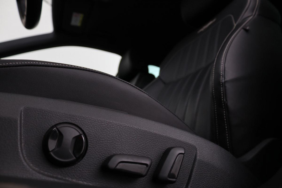 Škoda Superb 1.4 TSI iV Laurin & Klement | Standkachel | Trekhaak | Adaptive cruise | Leder | Sfeerverlichting | Stoel & stuurverwarming | Camera | Carplay | Virtual Cockpit | Achterbankverwarming | PHEV