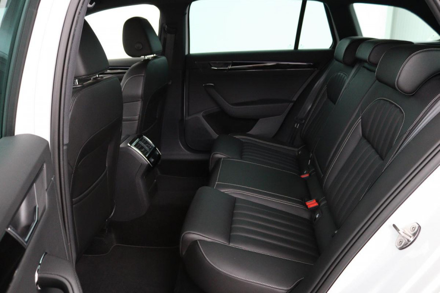 Škoda Superb 1.4 TSI iV Laurin & Klement | Standkachel | Trekhaak | Adaptive cruise | Leder | Sfeerverlichting | Stoel & stuurverwarming | Camera | Carplay | Virtual Cockpit | Achterbankverwarming | PHEV