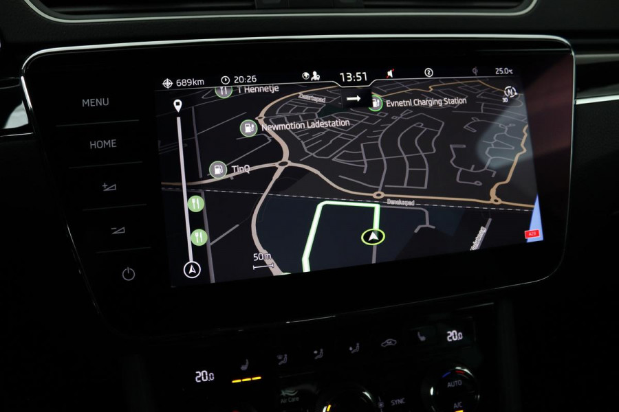 Škoda Superb 1.4 TSI iV Laurin & Klement | Standkachel | Trekhaak | Adaptive cruise | Leder | Sfeerverlichting | Stoel & stuurverwarming | Camera | Carplay | Virtual Cockpit | Achterbankverwarming | PHEV