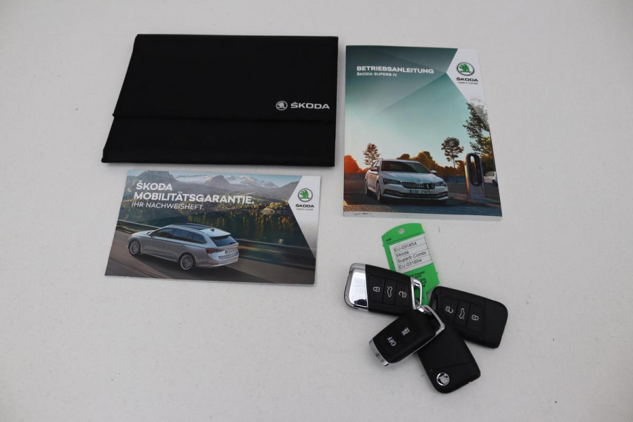 Škoda Superb 1.4 TSI iV Laurin & Klement | Standkachel | Trekhaak | Adaptive cruise | Leder | Sfeerverlichting | Stoel & stuurverwarming | Camera | Carplay | Virtual Cockpit | Achterbankverwarming | PHEV