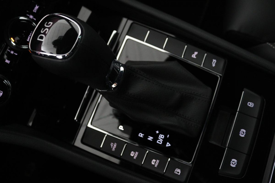 Škoda Superb 1.4 TSI iV Laurin & Klement | Standkachel | Trekhaak | Adaptive cruise | Leder | Sfeerverlichting | Stoel & stuurverwarming | Camera | Carplay | Virtual Cockpit | Achterbankverwarming | PHEV