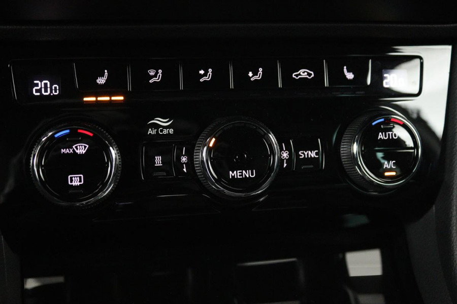 Škoda Superb 1.4 TSI iV Laurin & Klement | Standkachel | Trekhaak | Adaptive cruise | Leder | Sfeerverlichting | Stoel & stuurverwarming | Camera | Carplay | Virtual Cockpit | Achterbankverwarming | PHEV