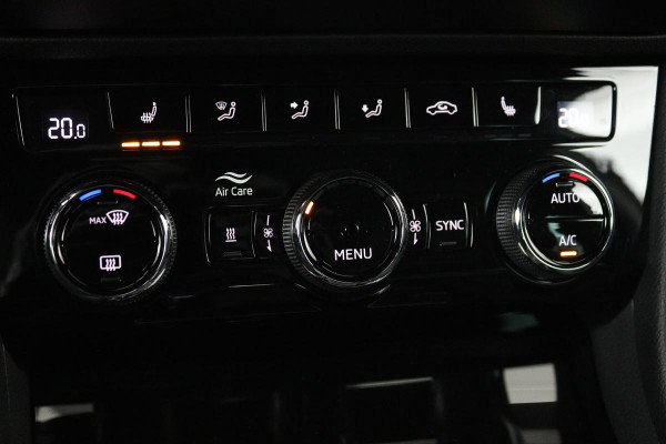 Škoda Superb 1.4 TSI iV Laurin & Klement | Standkachel | Trekhaak | Adaptive cruise | Leder | Sfeerverlichting | Stoel & stuurverwarming | Camera | Carplay | Virtual Cockpit | Achterbankverwarming | PHEV