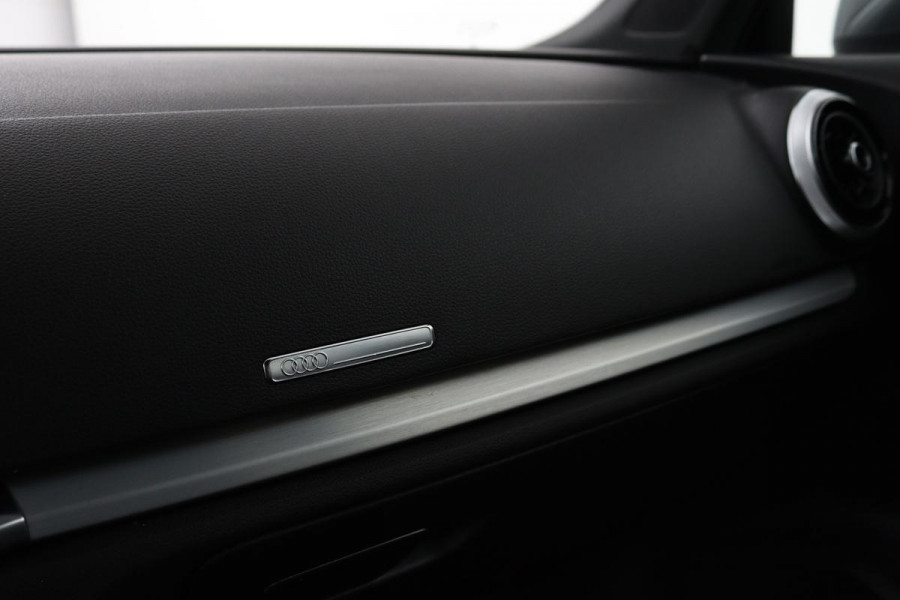 Audi A3 1.0 TFSI Sport S Line Edition | Half leder | Sportstoelen | Full LED | Climate control | Navigatie | Cruise control | Parkeerhulp | Bluetooth