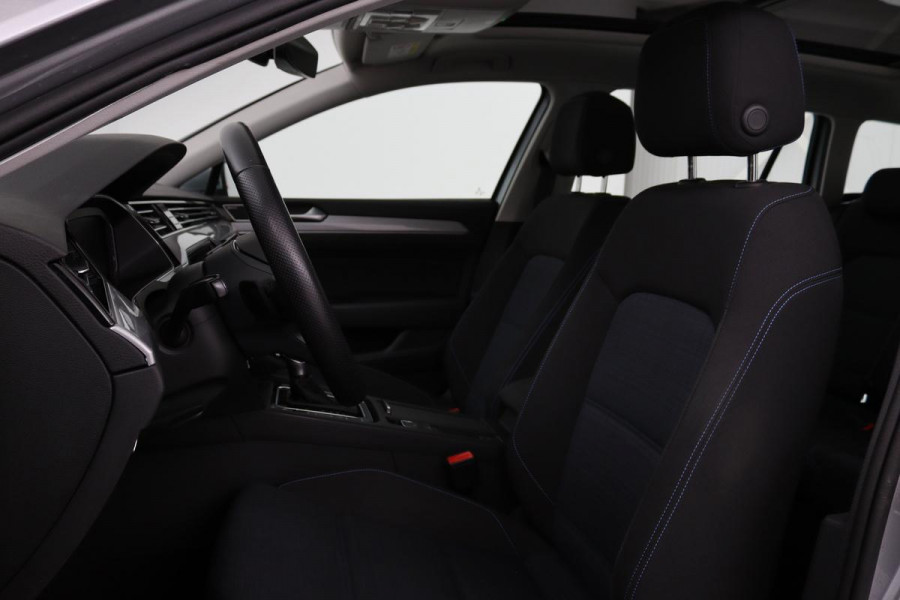 Volkswagen Passat 1.4 TSI PHEV GTE | Panoramadak | Stoelverwarming | Matrix LED | Carplay | Adaptive cruise | Navigatie | Camera | Side Assist | Climate control