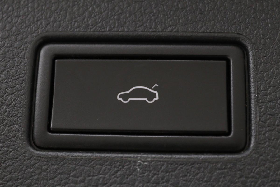 Volkswagen Passat 1.4 TSI PHEV GTE | Panoramadak | Stoelverwarming | Matrix LED | Carplay | Adaptive cruise | Navigatie | Camera | Side Assist | Climate control