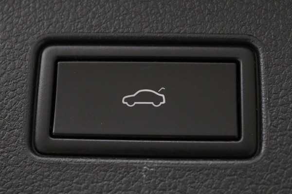 Volkswagen Passat 1.4 TSI PHEV GTE | Panoramadak | Stoelverwarming | Matrix LED | Carplay | Adaptive cruise | Navigatie | Camera | Side Assist | Climate control