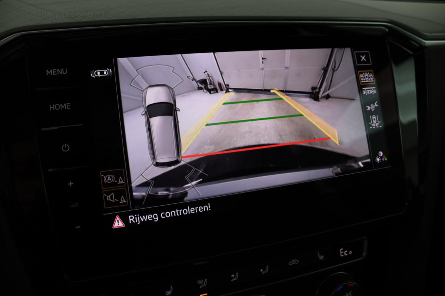 Volkswagen Passat 1.4 TSI PHEV GTE | Panoramadak | Stoelverwarming | Matrix LED | Carplay | Adaptive cruise | Navigatie | Camera | Side Assist | Climate control
