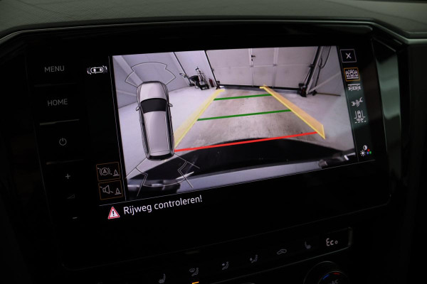 Volkswagen Passat 1.4 TSI PHEV GTE | Panoramadak | Stoelverwarming | Matrix LED | Carplay | Adaptive cruise | Navigatie | Camera | Side Assist | Climate control