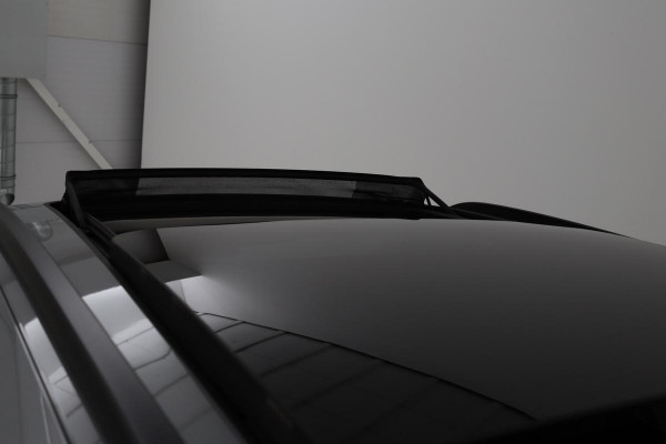 Volkswagen Passat 1.4 TSI PHEV GTE | Panoramadak | Stoelverwarming | Matrix LED | Carplay | Adaptive cruise | Navigatie | Camera | Side Assist | Climate control