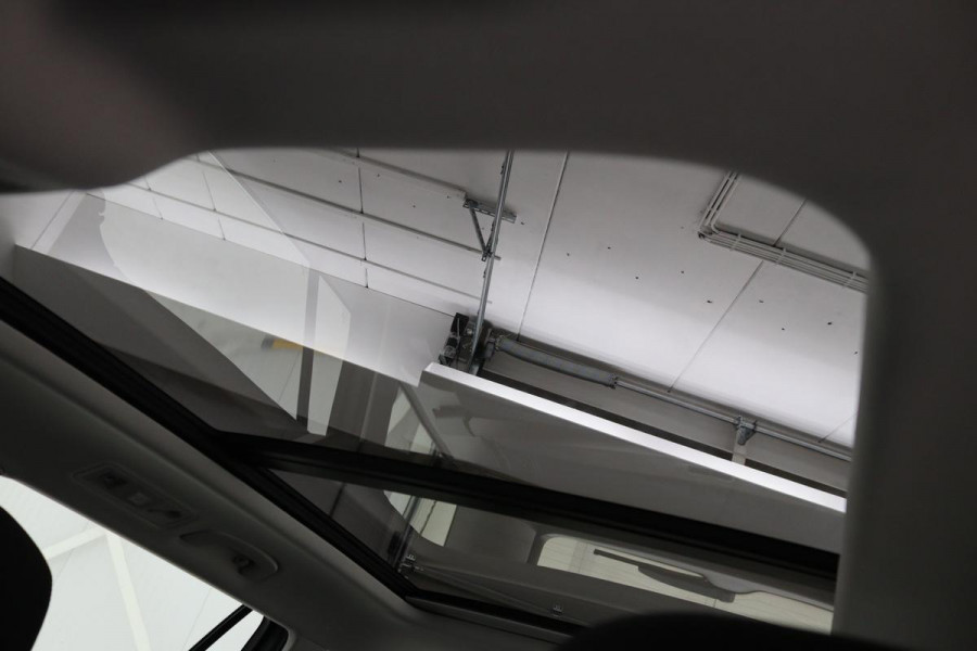 Volkswagen Passat 1.4 TSI PHEV GTE | Panoramadak | Stoelverwarming | Matrix LED | Carplay | Adaptive cruise | Navigatie | Camera | Side Assist | Climate control