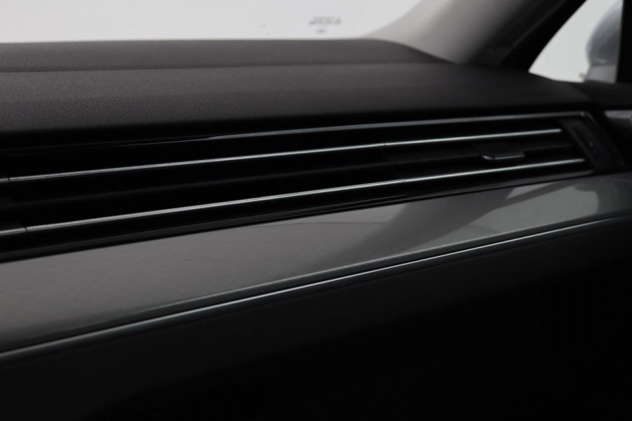 Volkswagen Passat 1.4 TSI PHEV GTE | Panoramadak | Stoelverwarming | Matrix LED | Carplay | Adaptive cruise | Navigatie | Camera | Side Assist | Climate control