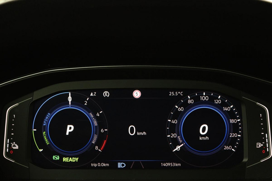 Volkswagen Passat 1.4 TSI PHEV GTE | Panoramadak | Stoelverwarming | Matrix LED | Carplay | Adaptive cruise | Navigatie | Camera | Side Assist | Climate control