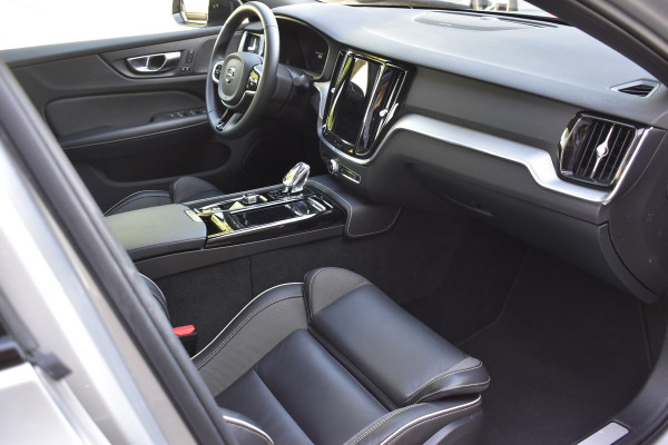 Volvo S60 Recharge T6 AWD Plus Dark H&K | ACC | 360 camera | Sportstoelen | Blis | Stuurverwarming | Stoelverwarming