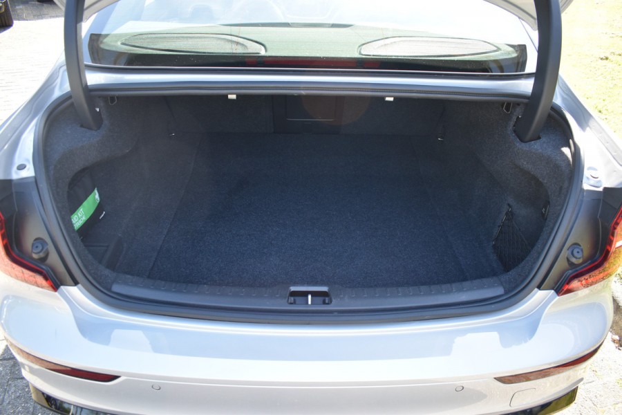 Volvo S60 Recharge T6 AWD Plus Dark H&K | ACC | 360 camera | Sportstoelen | Blis | Stuurverwarming | Stoelverwarming