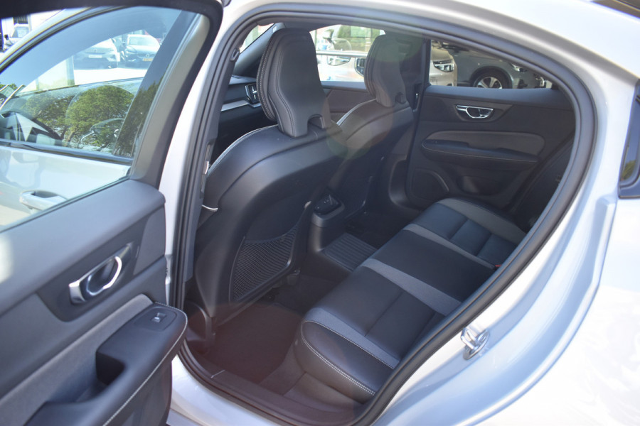 Volvo S60 Recharge T6 AWD Plus Dark H&K | ACC | 360 camera | Sportstoelen | Blis | Stuurverwarming | Stoelverwarming