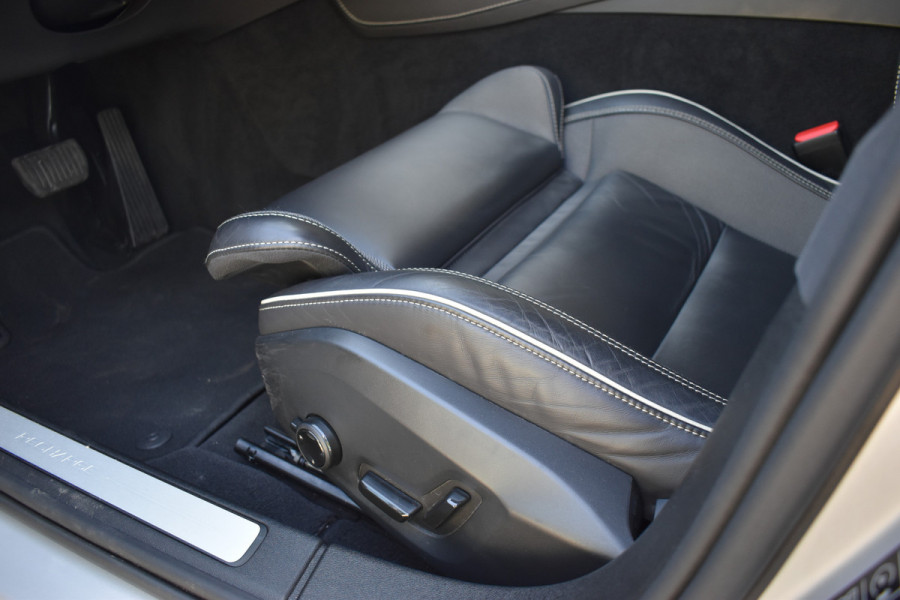 Volvo S60 Recharge T6 AWD Plus Dark H&K | ACC | 360 camera | Sportstoelen | Blis | Stuurverwarming | Stoelverwarming